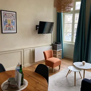 https://laparth-dinan-appart-cosy-vue-sur-la-place-du-march.inbrittany.com